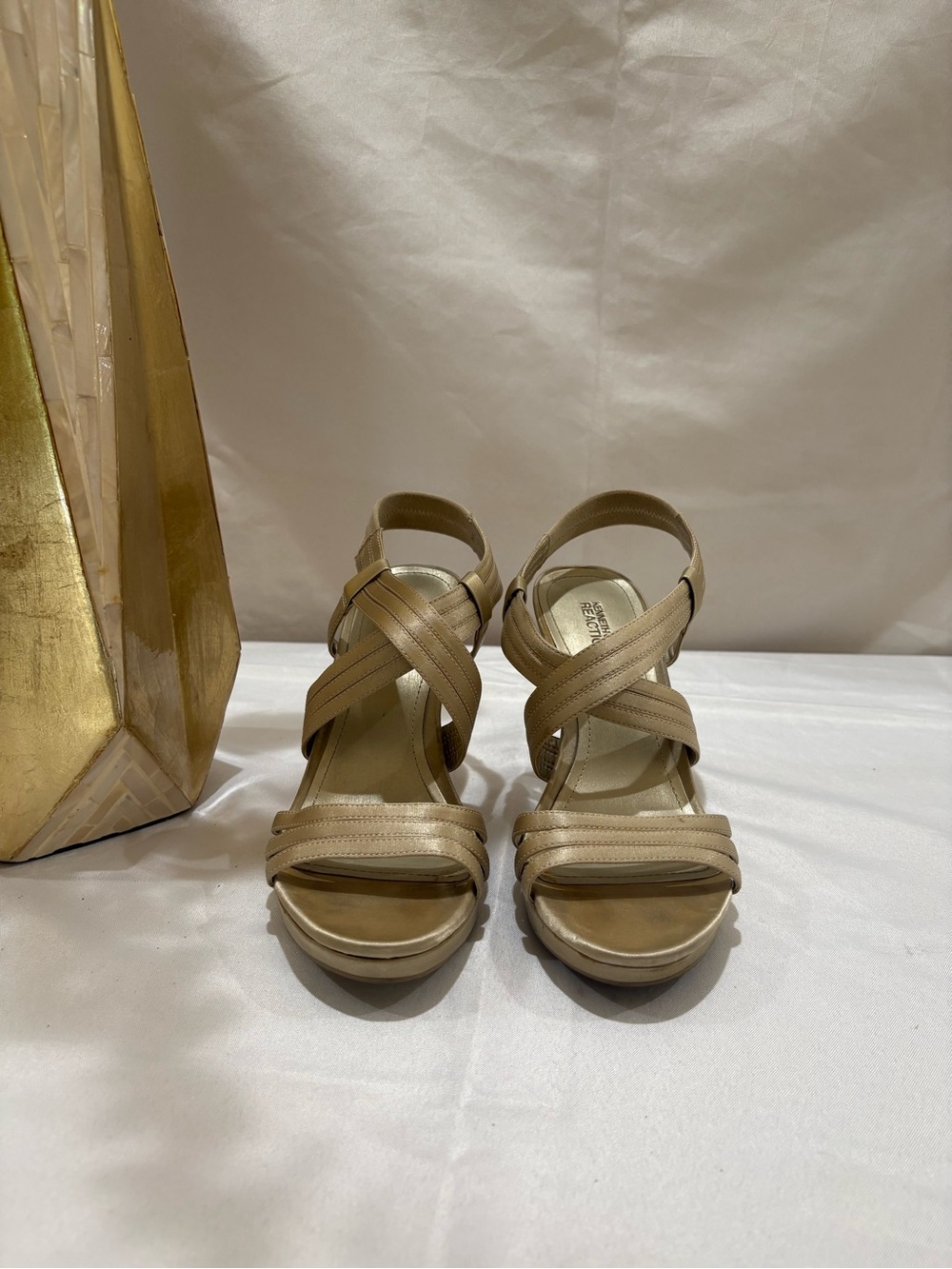 Kenneth Cole Reaction Champagne Crisscross Heel Sandals 8.5M